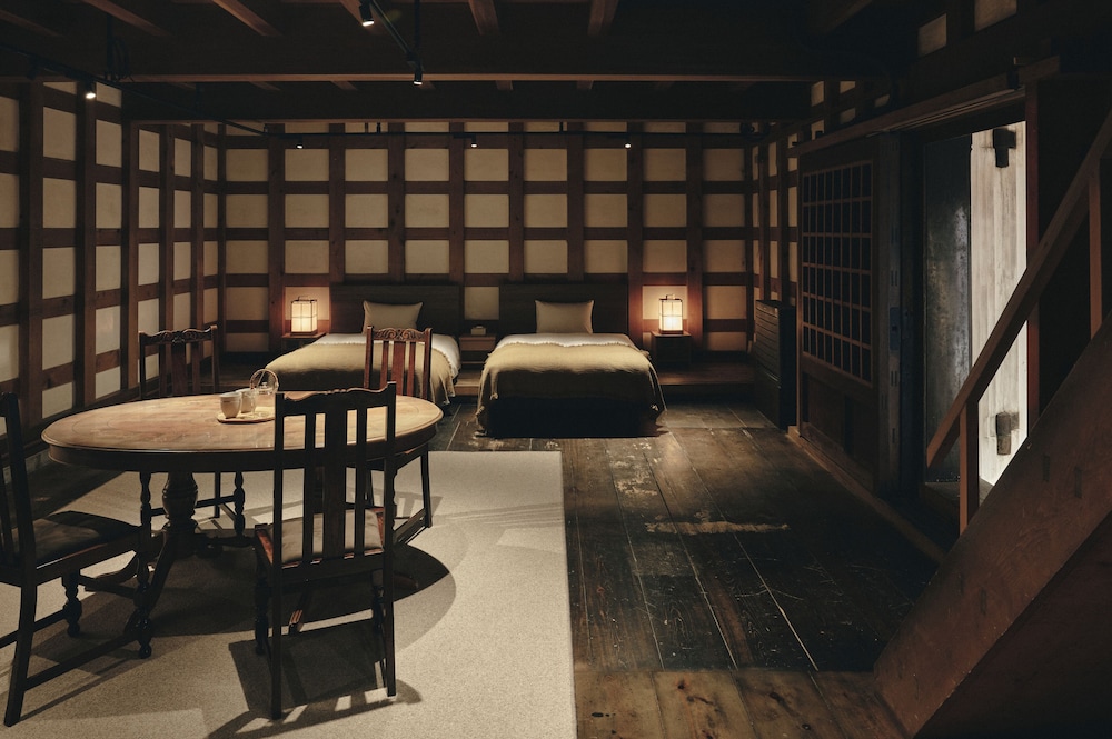 ラグジュアリー トリプルルーム 客室1 | 旧相馬家 Kazeno Heritage