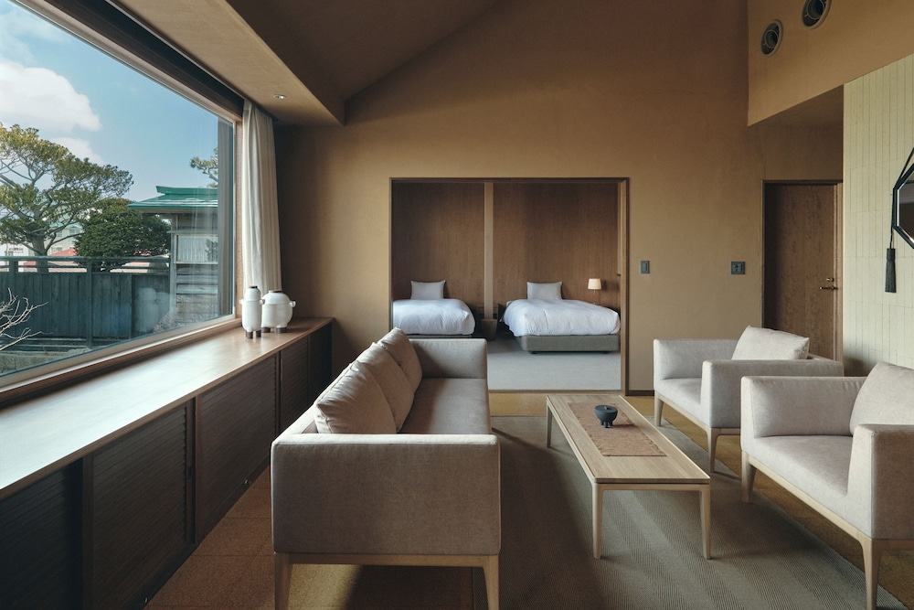 ラグジュアリー 4 人部屋 ハーバービュー | 旧相馬家 Kazeno Heritage