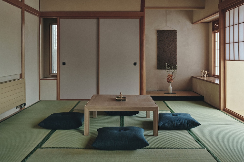 ラグジュアリー 4 人部屋 ハーバービュー 客室1 | 旧相馬家 Kazeno Heritage