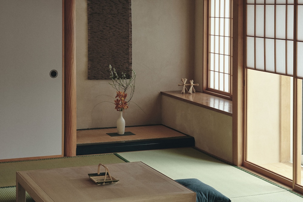 ラグジュアリー 4 人部屋 ハーバービュー 客室2 | 旧相馬家 Kazeno Heritage