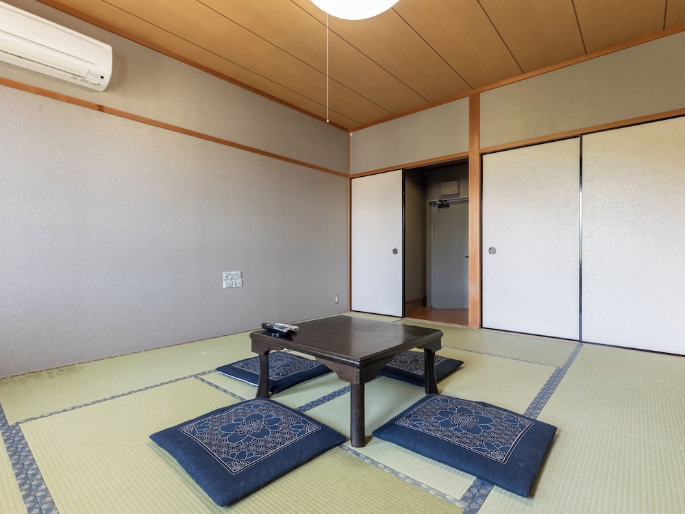 【禁煙】和室1~4名様(トイレ付き、バス共用)10畳 客室3 | Tabist 湯浅温泉 湯浅城