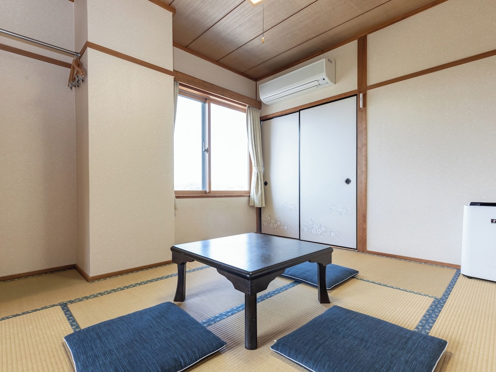 【禁煙】和室1~3名様(トイレ付き、バス共用)8畳 客室4 | Tabist 湯浅温泉 湯浅城