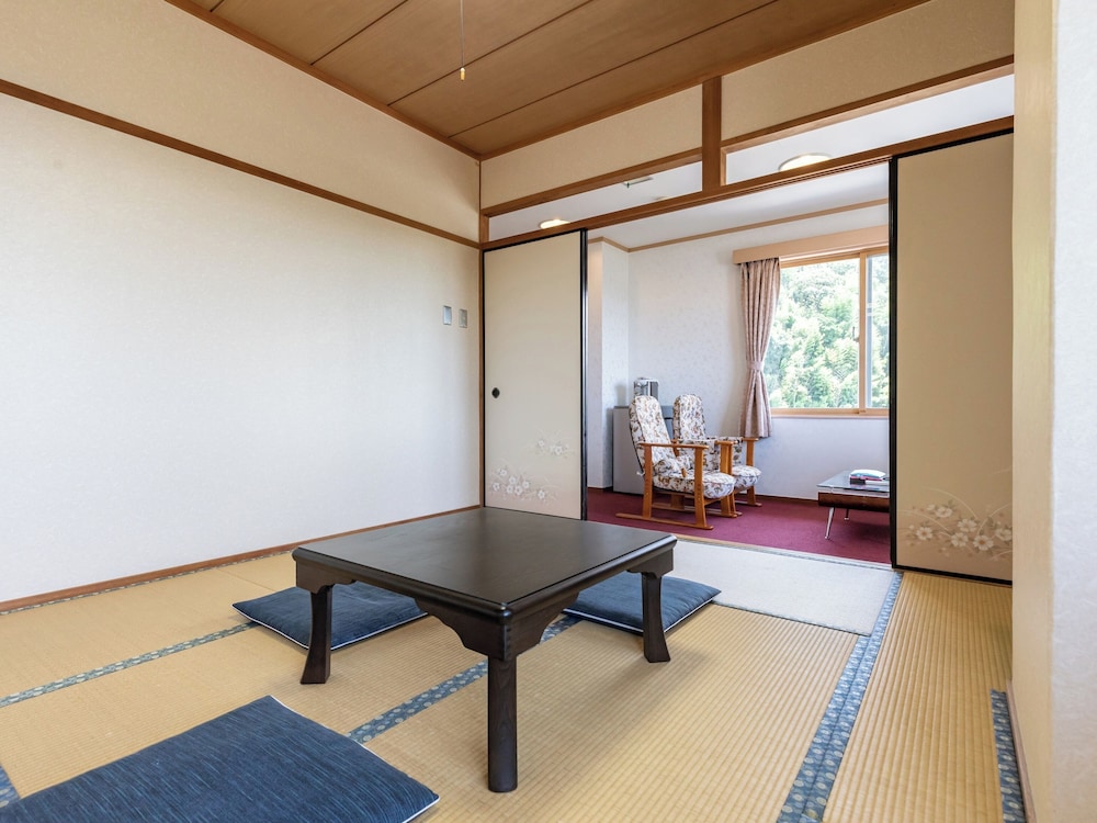 【禁煙】和室1~3名様(トイレ付き、バス共用)8畳 客室3 | Tabist 湯浅温泉 湯浅城