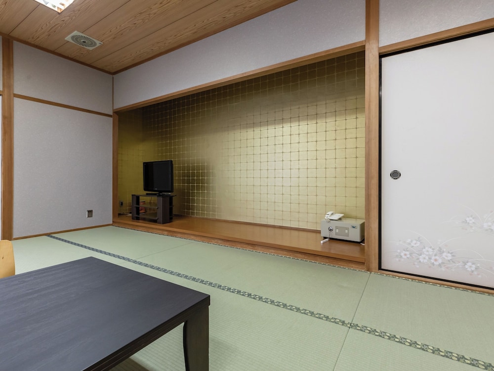 【禁煙】和室6~10名様(バス・トイレ共用) 客室8 | Tabist 湯浅温泉 湯浅城