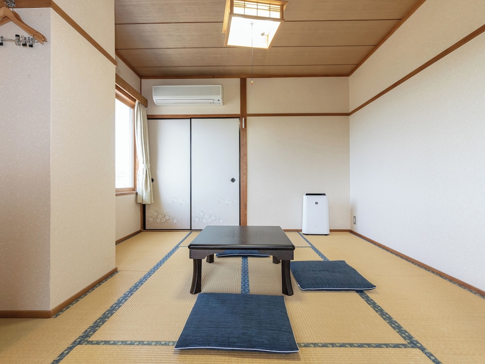 【禁煙】和室1~3名様(トイレ付き、バス共用)8畳 客室2 | Tabist 湯浅温泉 湯浅城