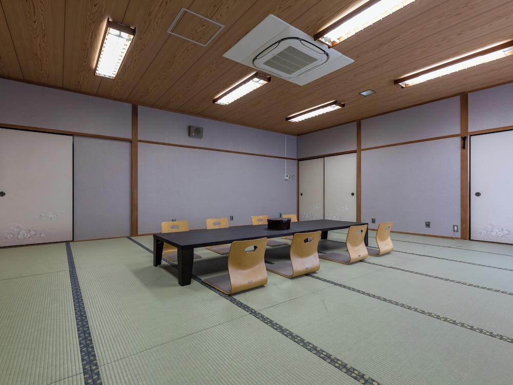 【禁煙】和室6~10名様(バス・トイレ共用) 客室9 | Tabist 湯浅温泉 湯浅城