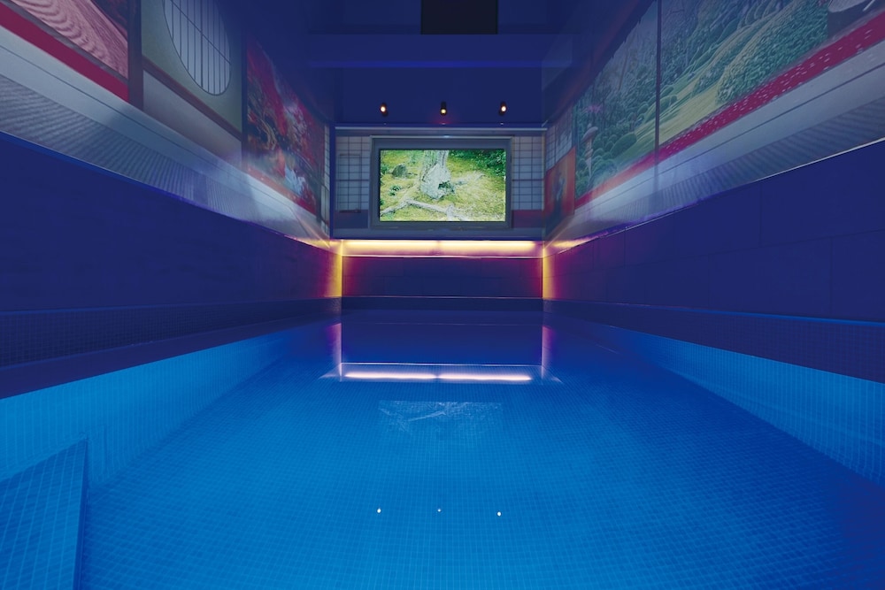 室内温水プール付プライベートヴィラ 禁煙 (水庭) プライベートプール1 | 博多水庭
