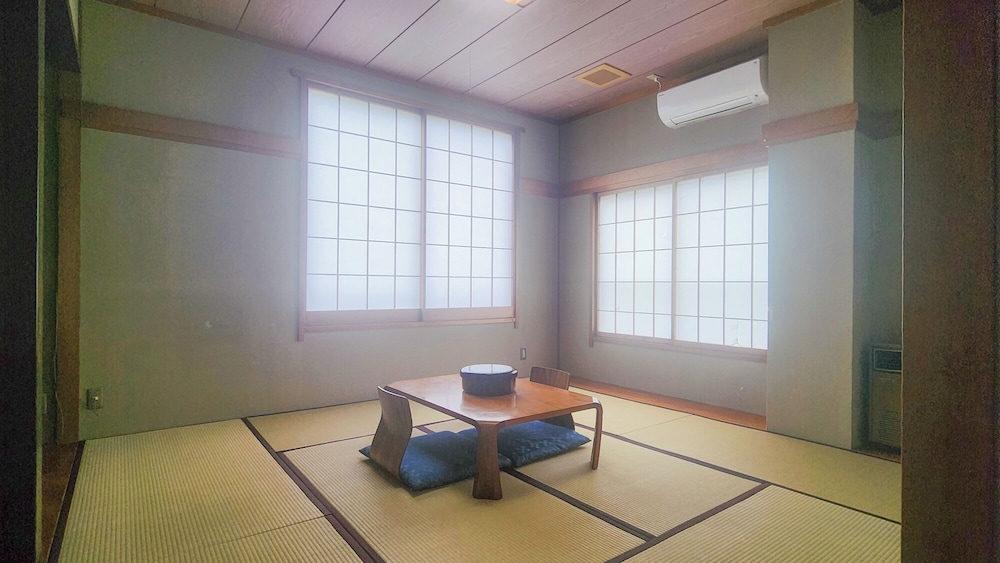 エコノミー 4 人部屋 客室2 | リブマックスリゾート越後湯沢ANNEX