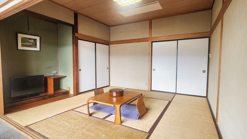 スーペリア 4 人部屋 マウンテンビュー 客室1 | リブマックスリゾート越後湯沢ANNEX
