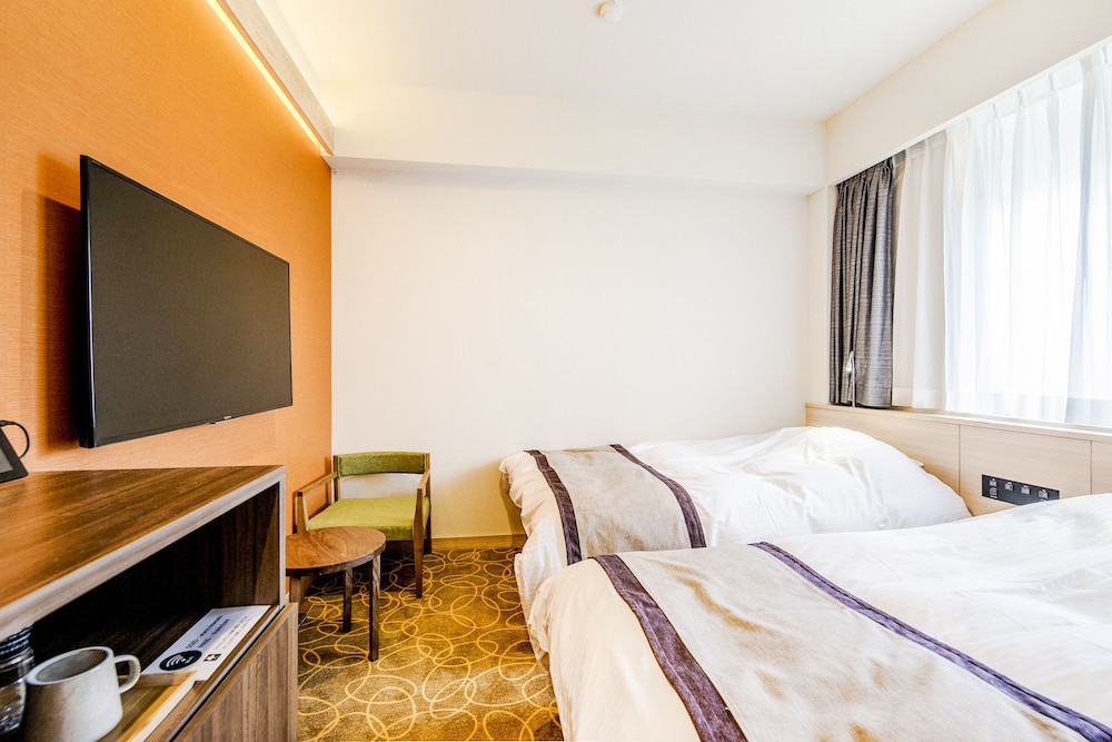 エコノミー ツインルーム 客室2 | レクトーレ 熱海小嵐 (TKP Hotels & Resorts)