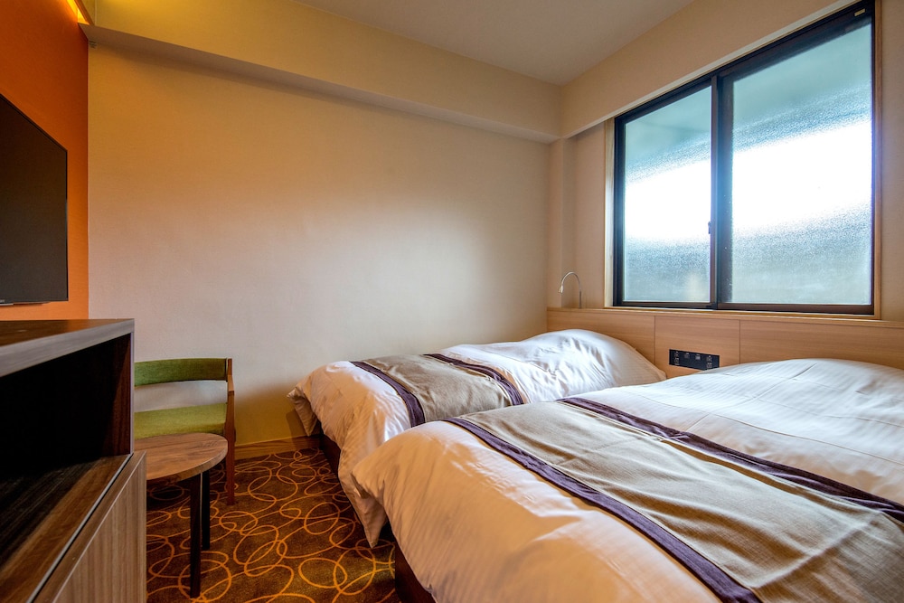 エコノミー ツインルーム 客室1 | レクトーレ 熱海小嵐 (TKP Hotels & Resorts)