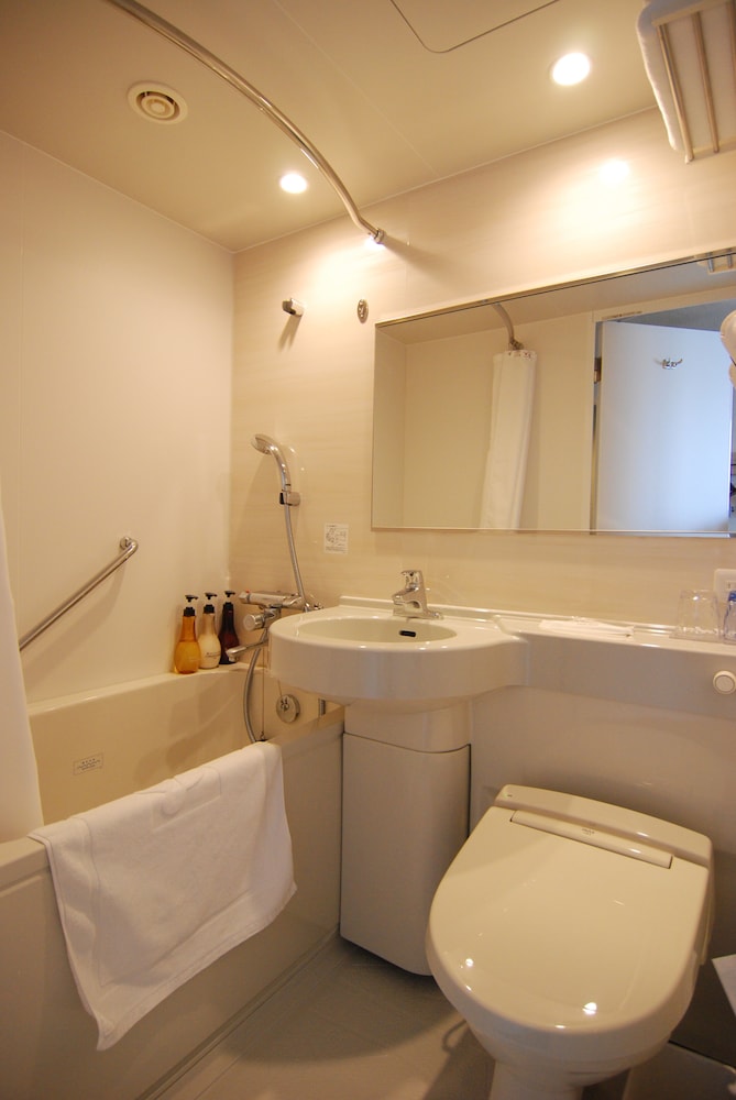 セミダブルルーム 禁煙 バスルーム0 | 琴平 パーク ホテル