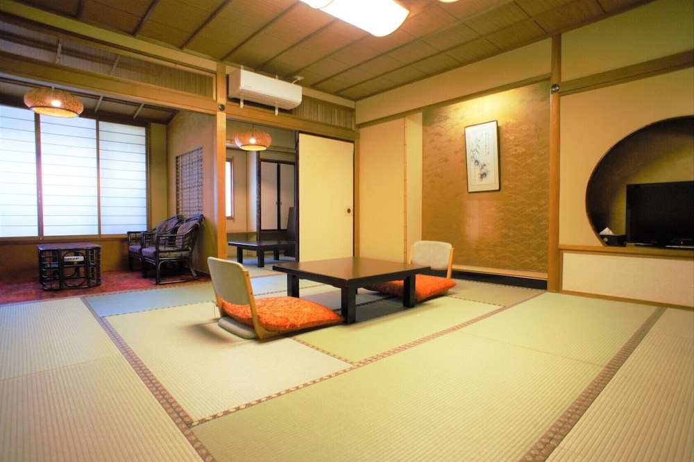 数寄屋風和室・元禄館 客室1 | 雄山閣