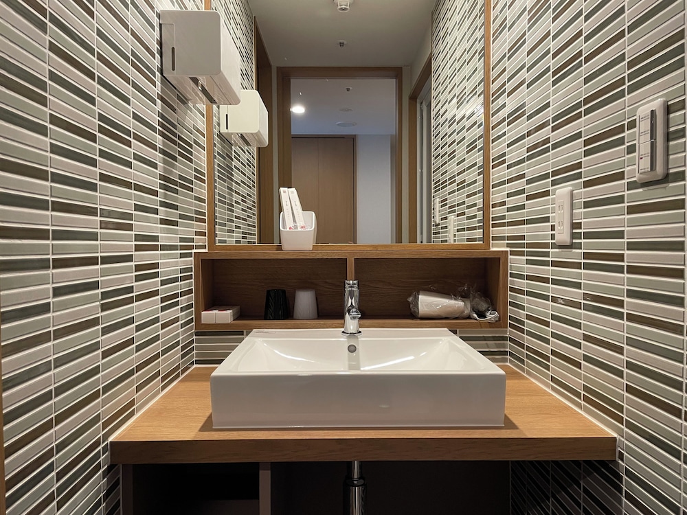 スーペリア ツインルーム 禁煙 マウンテンビュー バスルーム1 | 有馬御苑