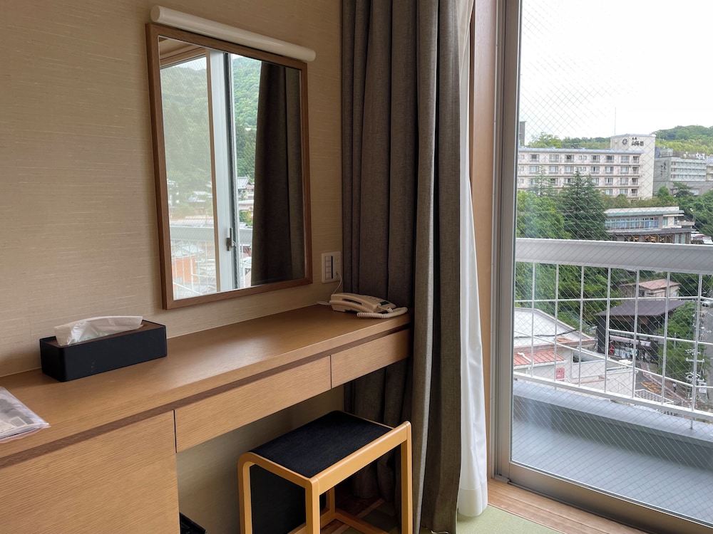 スーペリア ツインルーム 禁煙 マウンテンビュー 客室2 | 有馬御苑
