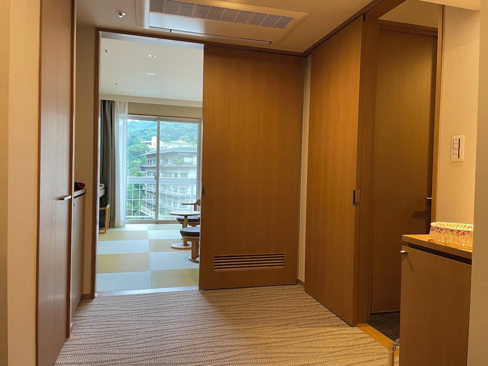 スーペリア ツインルーム 禁煙 マウンテンビュー 客室1 | 有馬御苑