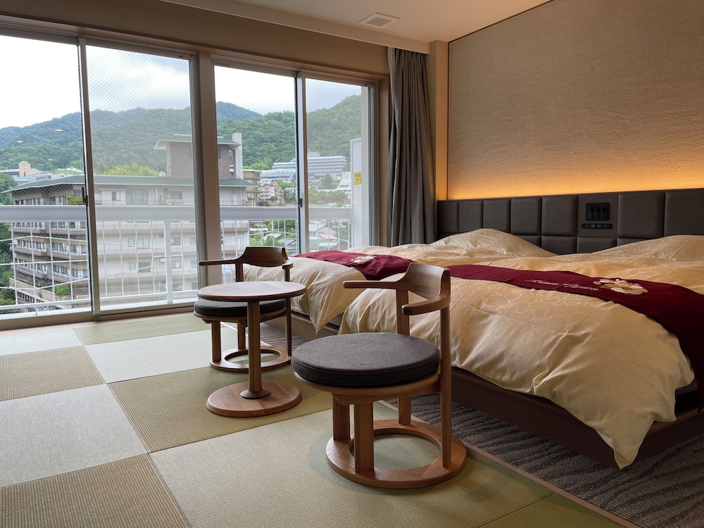 スーペリア ツインルーム 禁煙 マウンテンビュー | 有馬御苑