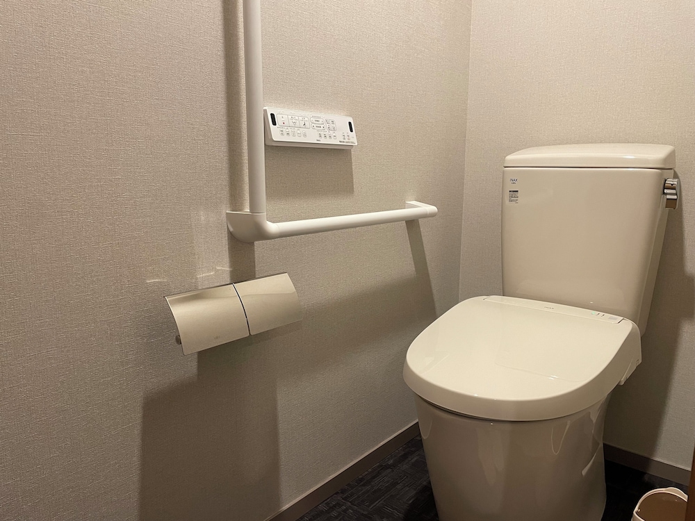 スーペリア ツインルーム 禁煙 マウンテンビュー バスルーム3 | 有馬御苑