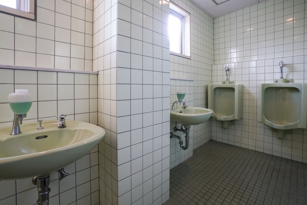 カプセルルーム2室 男性限定 バスルーム2 | カプセルイン浜松町