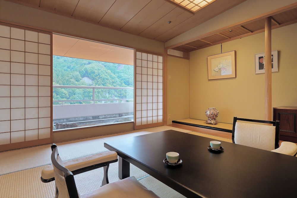 プレミア ルーム マウンテンビュー 客室1 | ホテル サンシャイン鬼怒川