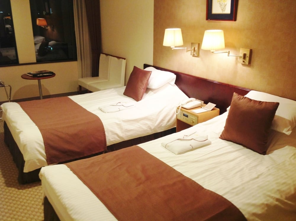 ツインルーム シングルベッド 2 台 禁煙 客室1 | 岡山プラザホテル