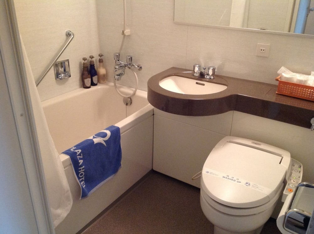 ツインルーム シングルベッド 2 台 禁煙 バスルーム1 | 岡山プラザホテル