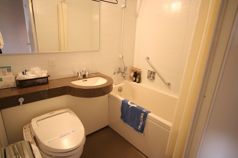 スタンダード ダブルルーム ダブルベッド 1 台 禁煙 バスルーム0 | 岡山プラザホテル