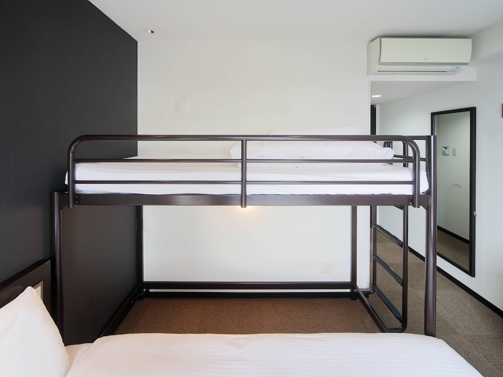 スタンダードルーム シングルベッド2台 + ロフトベッド1台 禁煙 客室5 | コンフォートイン 鹿児島谷山