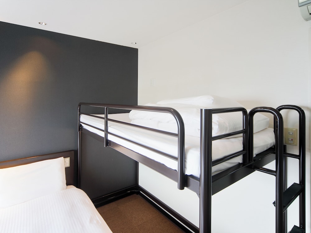 スタンダードルーム シングルベッド2台 + ロフトベッド1台 禁煙 客室2 | コンフォートイン 鹿児島谷山