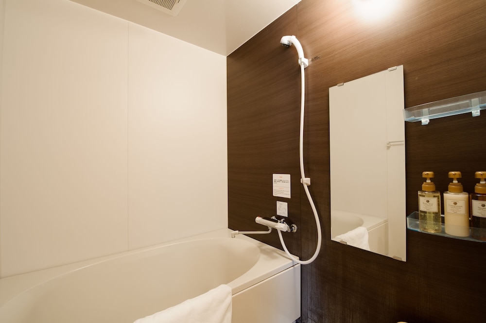 スタンダード ルーム ダブルベッド 1 台 禁煙 バスルーム0 | コンフォートイン 鹿児島谷山