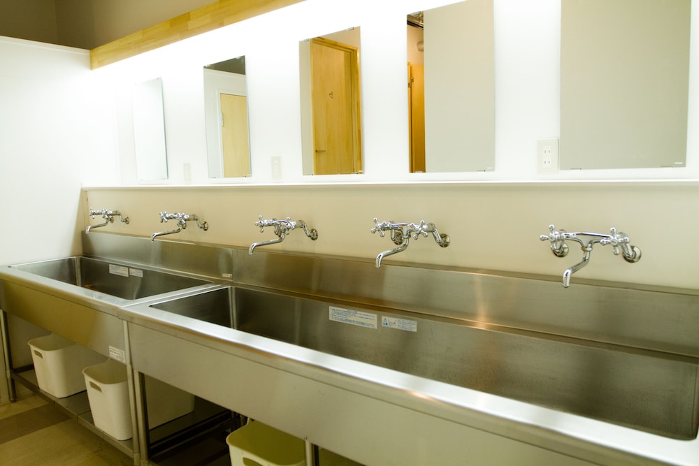施設内の設備1 | Hostel and Dining Tanga Table 施設内の設備1 | Hostel and Dining Tanga Table