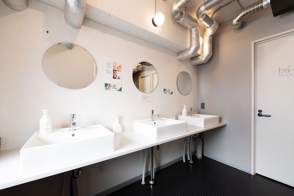 和室 共用バスルーム4 | IMANO TOKYO HOSTEL