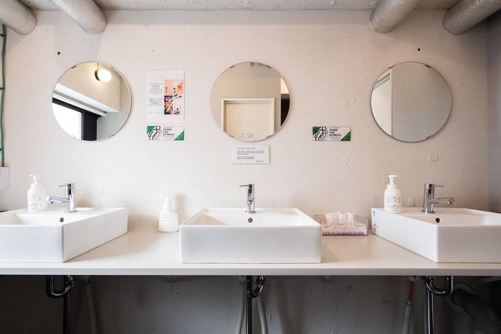 和室 共用バスルーム3 | IMANO TOKYO HOSTEL