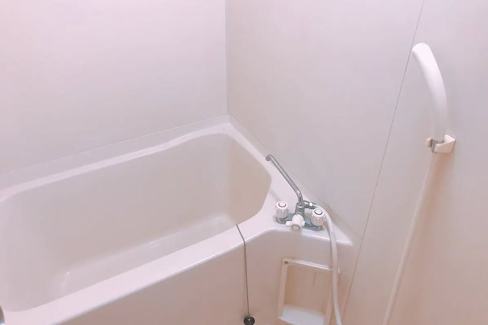 【禁煙】本館ベッド/1名～3名（8畳・バストイレ付） バスルーム0 | 鬼怒川温泉 ホテルニューおおるり