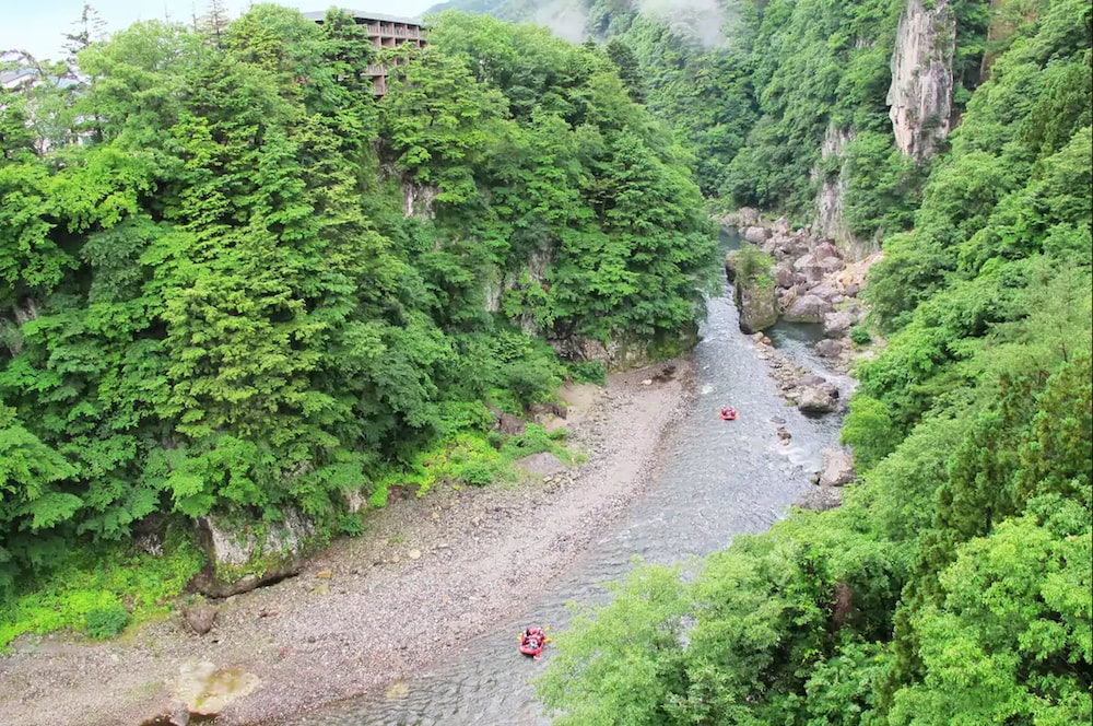 【禁煙】本館ベッド/1名～3名（8畳・バストイレ付） ガーデン ビュー0 | 鬼怒川温泉 ホテルニューおおるり