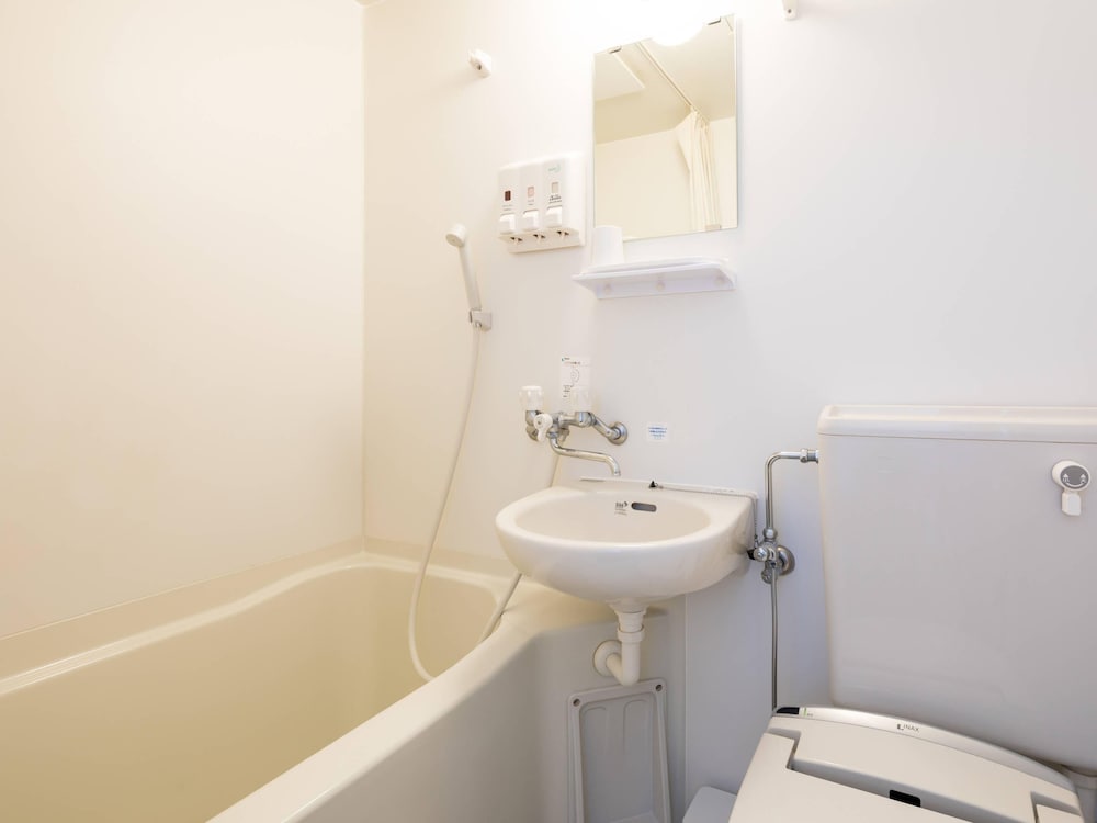 スタンダード ルーム ダブルベッド 1 台 禁煙 バスルーム0 | コンフォートイン大垣