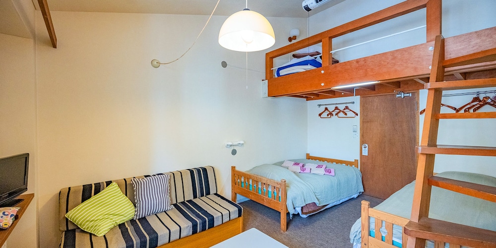 スタンダードルーム　ロフト付　共用バスルーム　山側 | 蔵王ロッジスコーレ