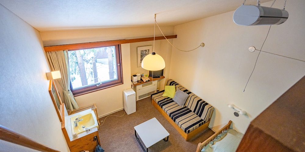 スタンダードルーム　ロフト付　共用バスルーム　山側 客室4 | 蔵王ロッジスコーレ