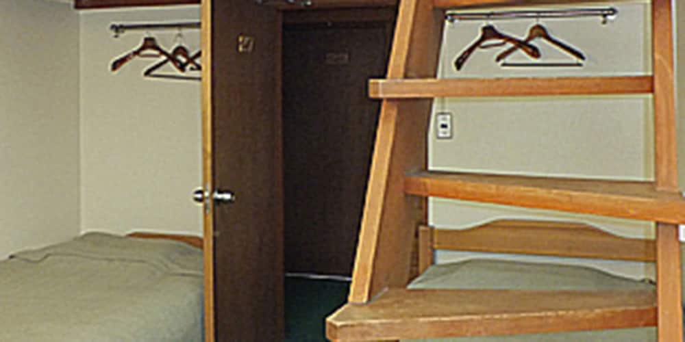 スタンダードルーム　ロフト付　共用バスルーム　山側 客室1 | 蔵王ロッジスコーレ