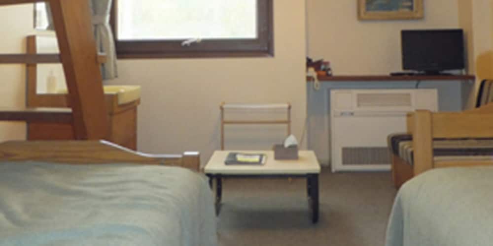 スタンダードルーム　ロフト付　共用バスルーム　山側 客室2 | 蔵王ロッジスコーレ