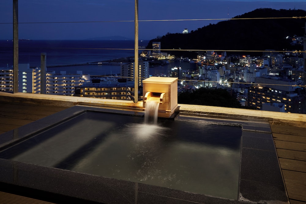 <離れ客室> 天然温泉かけ流し露天風呂付ヴィラ 禁煙 (48sqm) テラス / パティオ0 | リラックスリゾートホテル