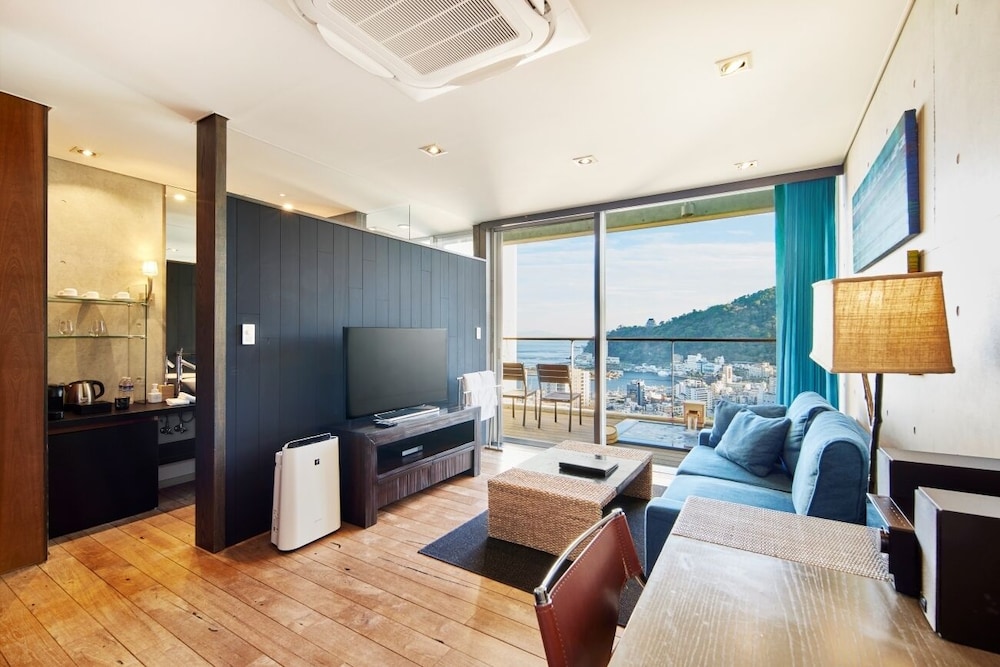 <離れ客室> 天然温泉かけ流し露天風呂付ヴィラ 禁煙 (48sqm) 客室2 | リラックスリゾートホテル