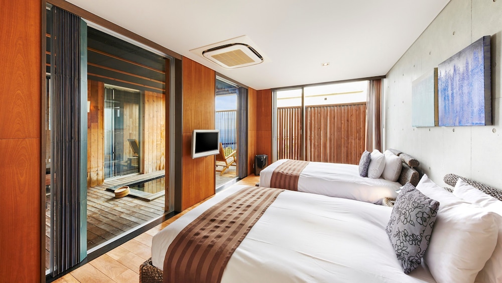 <離れ客室> 天然温泉かけ流し露天風呂付ヴィラ 禁煙 (87sqm) 客室1 | リラックスリゾートホテル