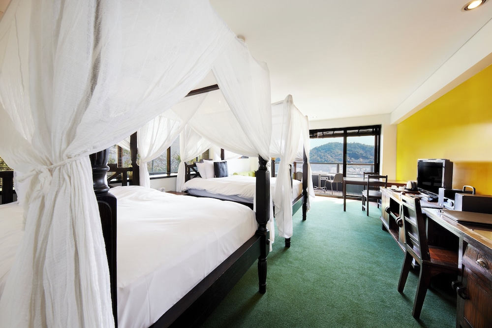 絶景 オーシャンビューリゾートコーナーツイン 禁煙 (43sqm) 客室1 | リラックスリゾートホテル