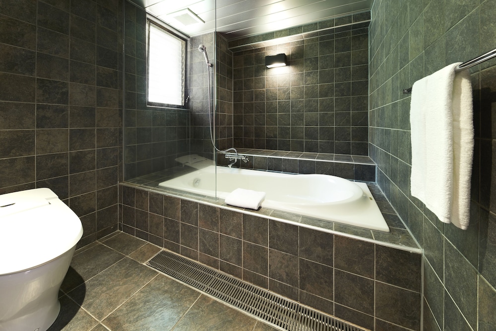 絶景 オーシャンビューモダンコーナーツイン 禁煙 (43sqm) バスルーム0 | リラックスリゾートホテル