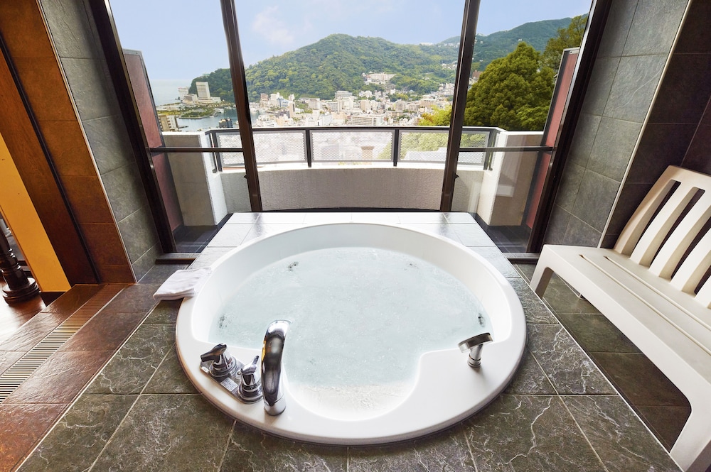 オーシャンビュー絶景ジャグジーバス付ツイン 禁煙 (55sqm) バスルーム0 | リラックスリゾートホテル