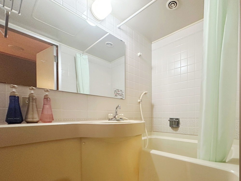 デラックス ツインルーム 禁煙 バスルーム1 | 層雲閣