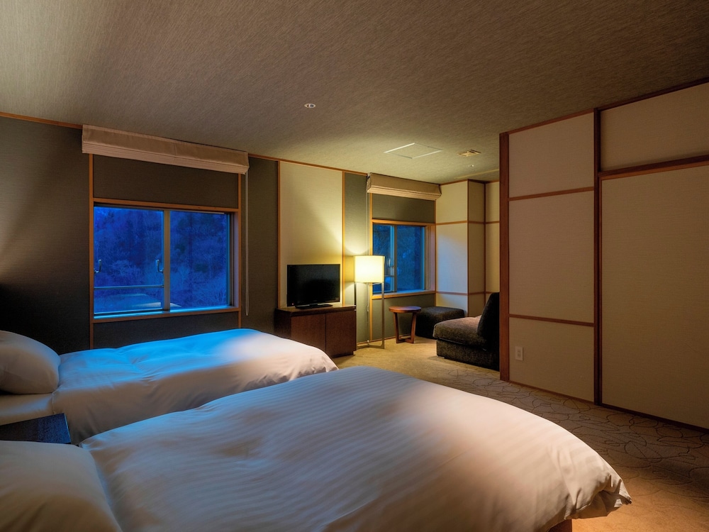 デラックス ツインルーム 禁煙 客室2 | 層雲閣