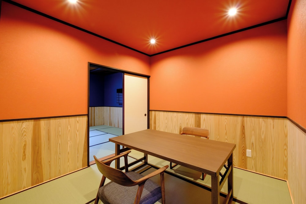 和風ツインルーム 客室内のダイニングエリア1 | 旬彩の宿いわゆ