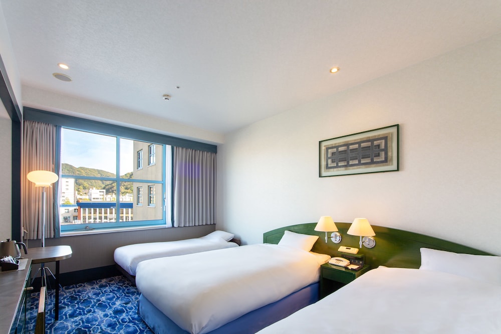 ツイン+エキストラベッド(25平米) 門司港レトロビュー 禁煙 | プレミアホテル門司港